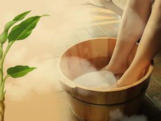 “热水泡脚,赛吃人参”<a href=http://www.jiaboshia.com/demo2.html target=_blank class=infotextkey>加博士</a>教你如何泡脚!